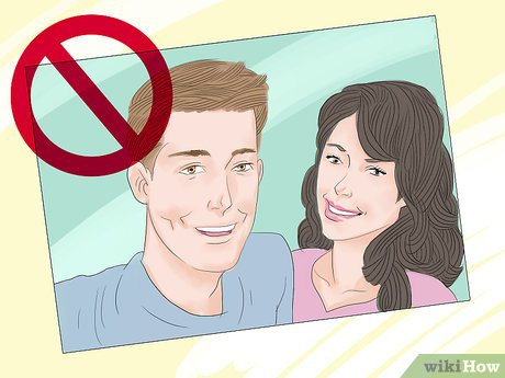 Step 4 Don't post pictures of yourself with other people, especially girls.