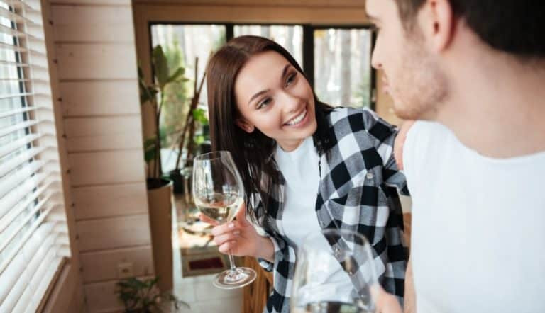 女友把你当理所当然？32个迹象、原因及提升自我价值的方法