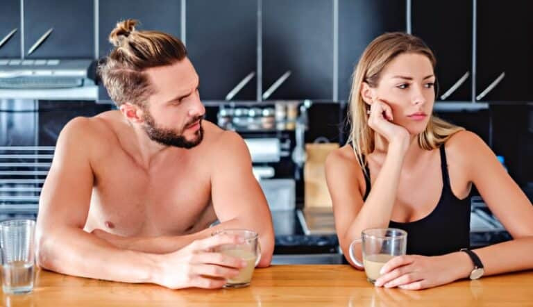 为什么我的女朋友讨厌我？23个你忽略的细微迹象与原因